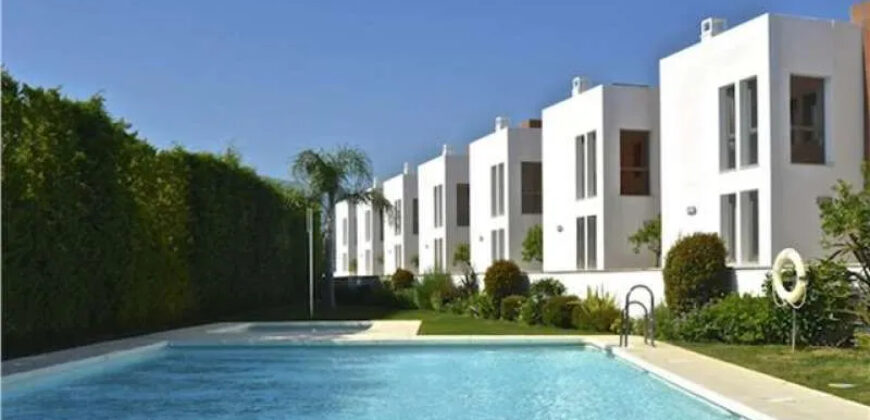 Modern 3 bedrooms towhnouse in Marbella View for long term