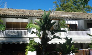 Beachside 2 bedroom apartment for sale