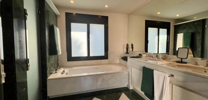 Contemporary Elegance: Luxurious 4-Bedroom Haven in Exclusive Marbella