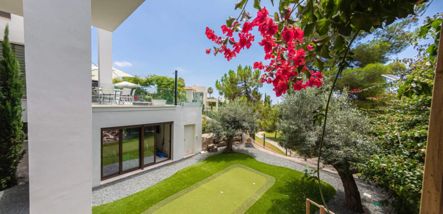 Exquisite Luxury Villa in La Quinta: A Haven of Sophistication and Serenity