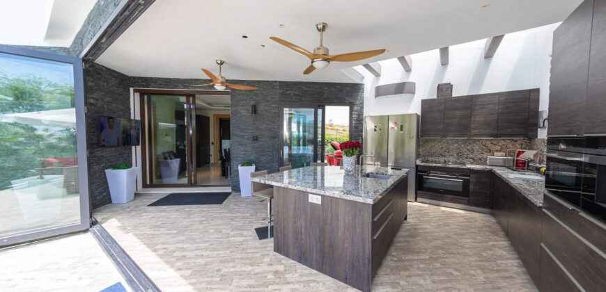 Exquisite Luxury Villa in La Quinta: A Haven of Sophistication and Serenity