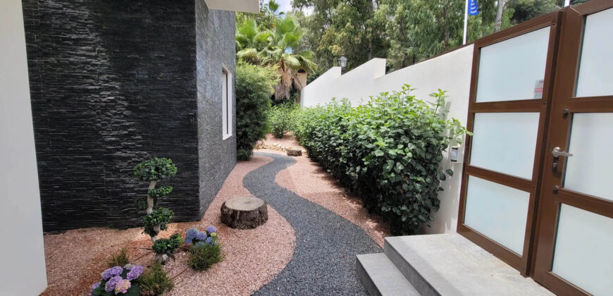 Exquisite Luxury Villa in La Quinta: A Haven of Sophistication and Serenity