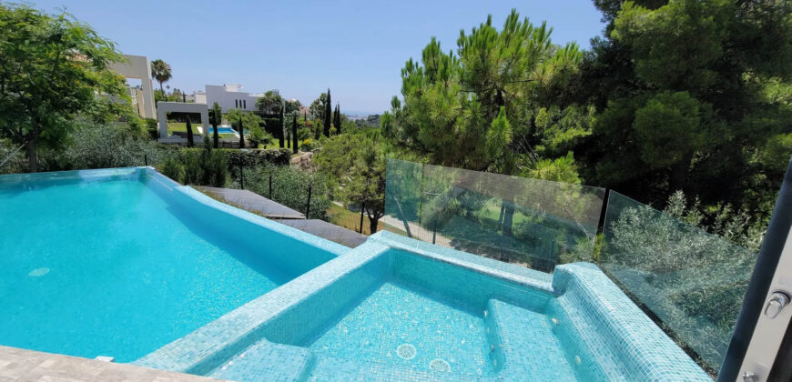 Exquisite Luxury Villa in La Quinta: A Haven of Sophistication and Serenity