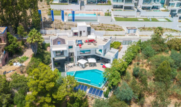 Exquisite Luxury Villa in La Quinta: A Haven of Sophistication and Serenity