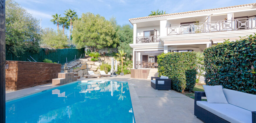 Exquisite 5-Bedroom Villa: Modern Luxury in Nueva Andalucía’s Gated Haven