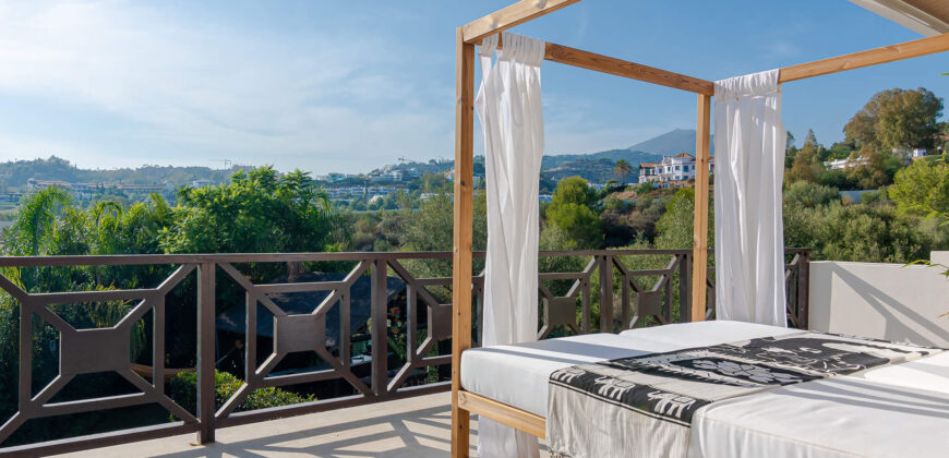 Exquisite 5-Bedroom Villa: Modern Luxury in Nueva Andalucía’s Gated Haven