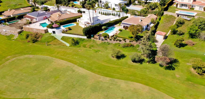 Exquisite 5-Bedroom Villa: Modern Luxury in Nueva Andalucía’s Gated Haven
