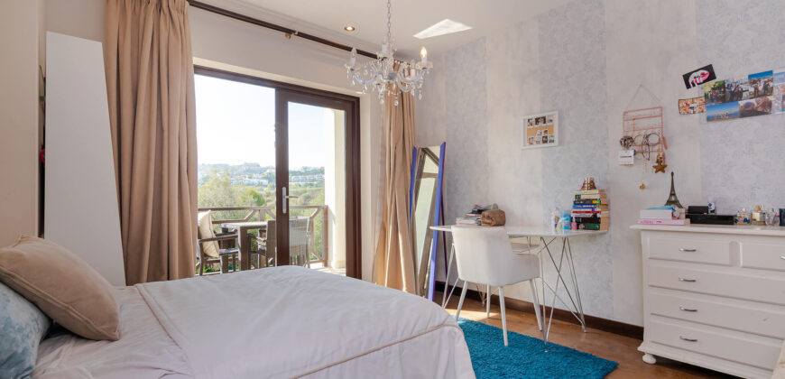Exquisite 5-Bedroom Villa: Modern Luxury in Nueva Andalucía’s Gated Haven