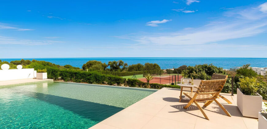 Recently Renovated Villa in Estepona’s Scenic Landscape