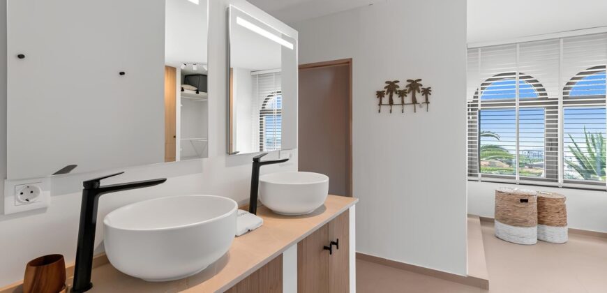 Recently Renovated Villa in Estepona’s Scenic Landscape