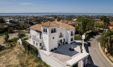 Fully Renovated 5-Bedroom Villa with Spectacular Views in Monte Halcones