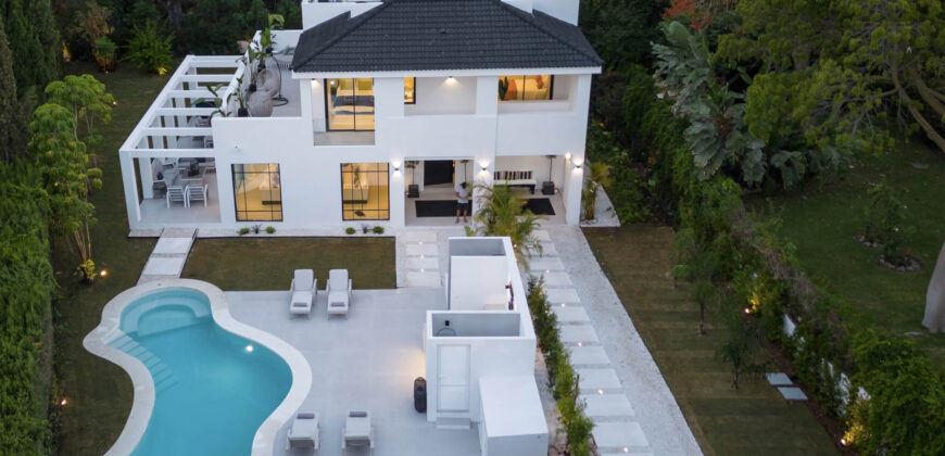 Exquisite 5-Bedroom Golf Valley Villa with Stunning Views