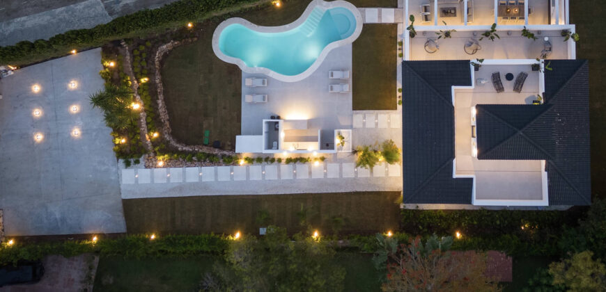 Exquisite 5-Bedroom Golf Valley Villa with Stunning Views