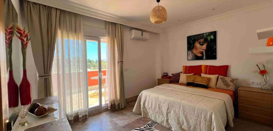 Stunning Semi-Detached Villa in Prime Golf Complex