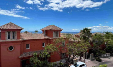 Stunning Semi-Detached Villa in Prime Golf Complex