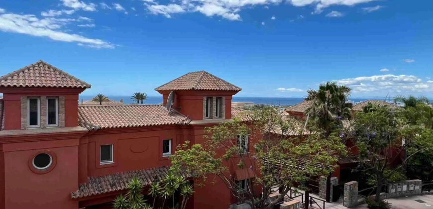 Stunning Semi-Detached Villa in Prime Golf Complex