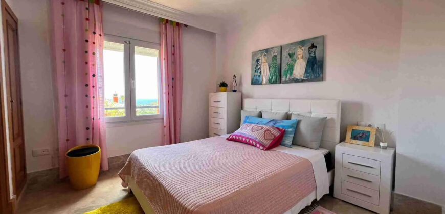 Stunning Semi-Detached Villa in Prime Golf Complex