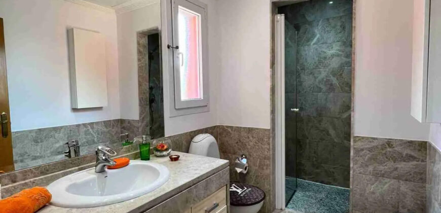 Stunning Semi-Detached Villa in Prime Golf Complex