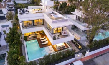 Stylish Coastal Villa For Sale