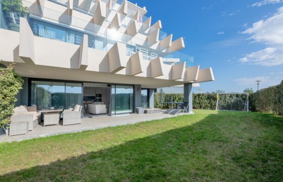 Stunning 3 bedroom Groundfloor Apartment in Oasis 325, Estepona New Golden Mile