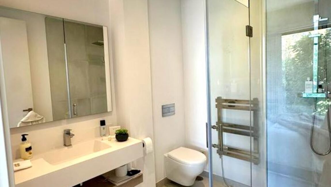 **Stunning Modern Villa in Monte Biarritz**