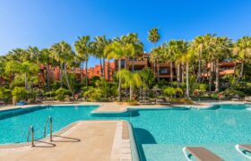Luxury 3 Bed Garden Alzambra Vasari