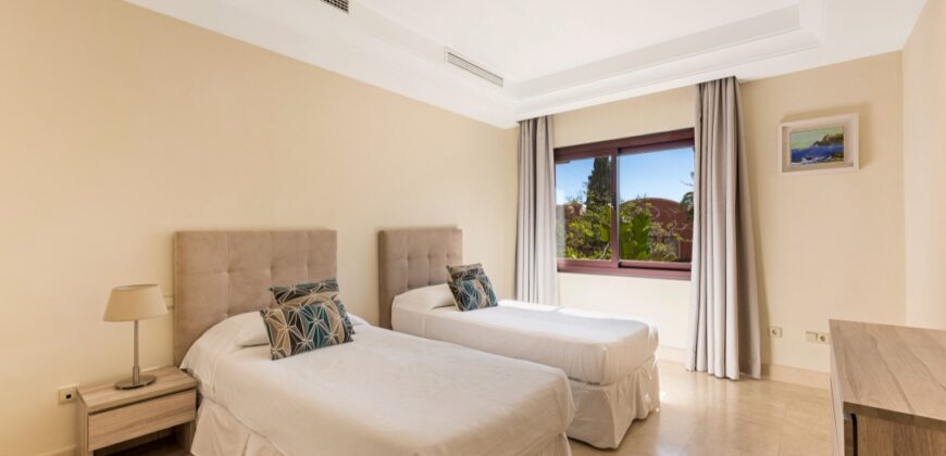 Luxury 3 Bed Garden Alzambra Vasari