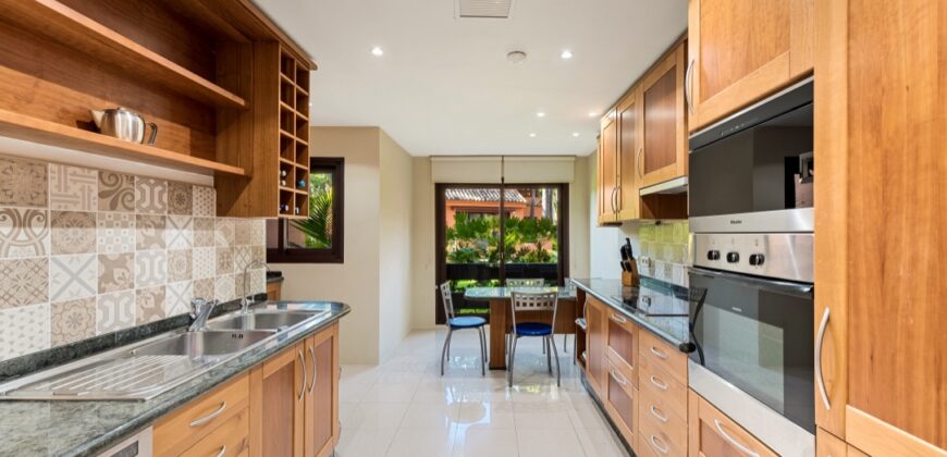 Luxury 3 Bed Garden Alzambra Vasari