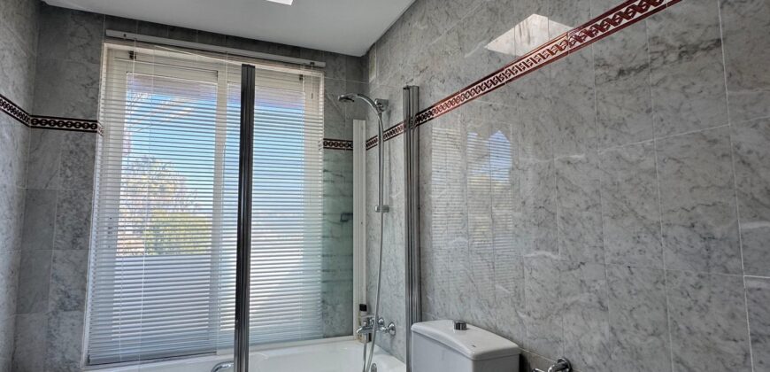 3 bedroom 3 bathroom townhouse located in Costalita villas estepona
