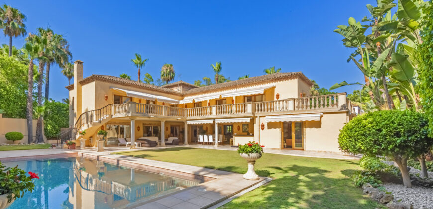 Luxury 5 bedroom Villa for sale in Las Brisas, Nueva Andalucía