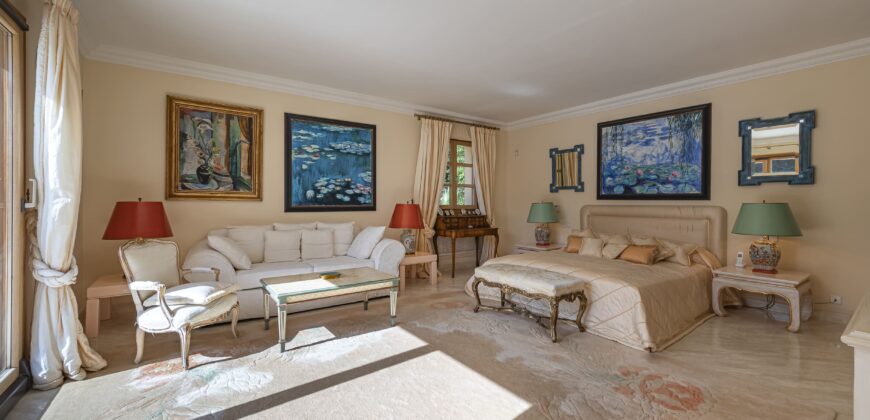 Luxury 5 bedroom Villa for sale in Las Brisas, Nueva Andalucía