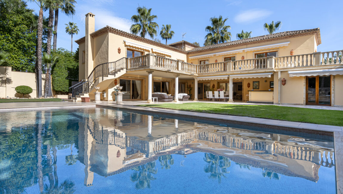 Luxury 5 bedroom Villa for sale in Las Brisas, Nueva Andalucía