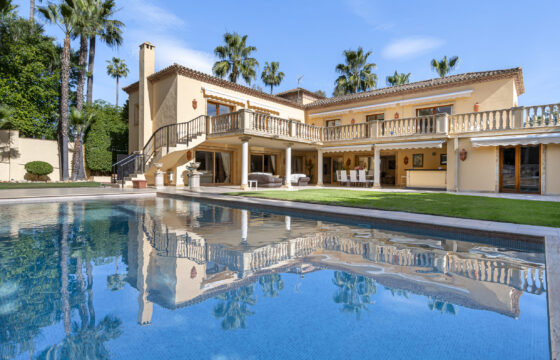 Luxury 5 bedroom Villa for sale in Las Brisas, Nueva Andalucía