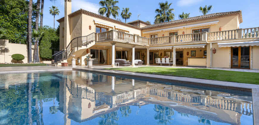 Luxury 5 bedroom Villa for sale in Las Brisas, Nueva Andalucía