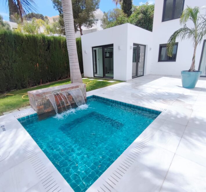 Contemporary 5 Bedroom Villa for Longer Term Rental