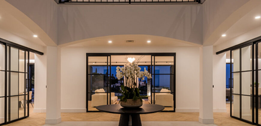 Stunning Villa with Panoramic Views of the Mediterranean Sea