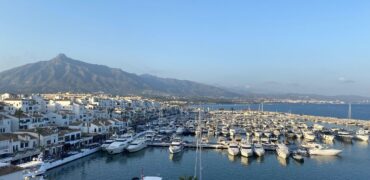 Gorgeous 2 bedroom 1 bathroom SEA VIWE, Penthouse in Puerto Banus