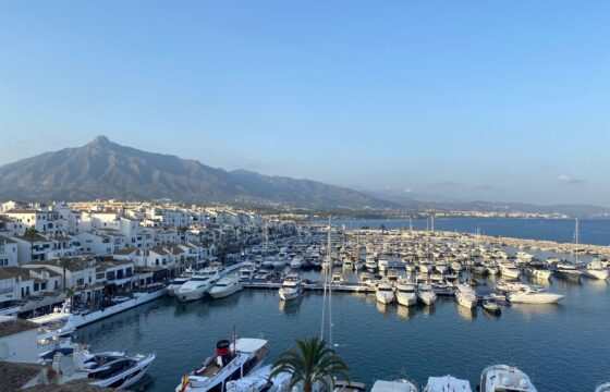 Gorgeous 2 bedroom 1 bathroom SEA VIEW, Penthouse in Puerto Banus