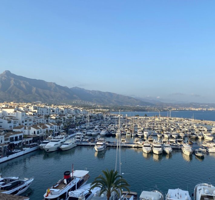 Gorgeous 2 bedroom 1 bathroom SEA VIEW, Penthouse in Puerto Banus