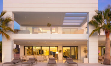 Modern Masterpiece with Prime Location in Nueva Andalucía