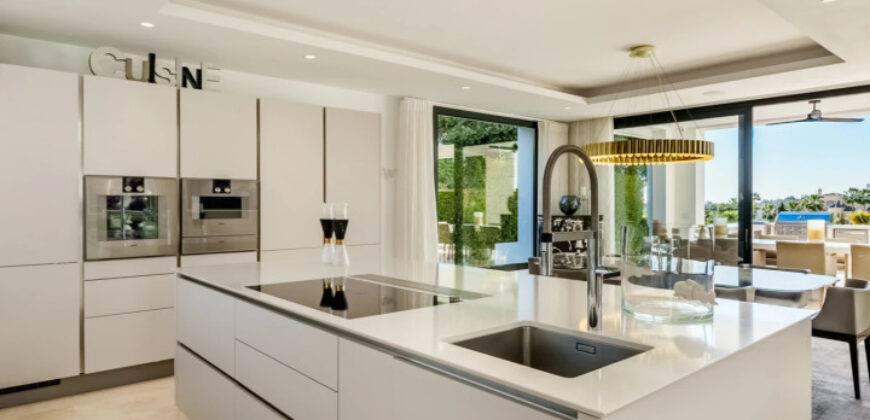 Modern Masterpiece with Prime Location in Nueva Andalucía