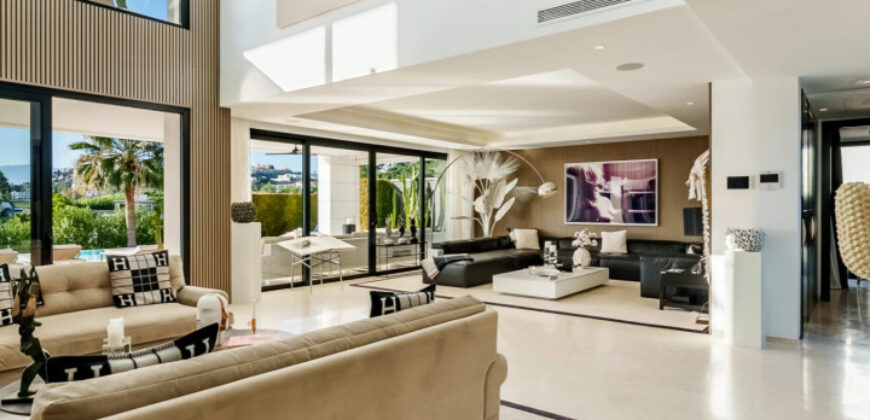 Modern Masterpiece with Prime Location in Nueva Andalucía
