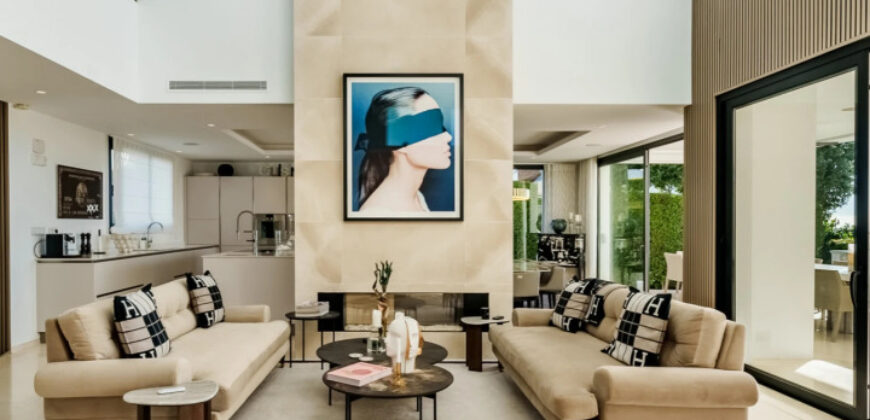 Modern Masterpiece with Prime Location in Nueva Andalucía