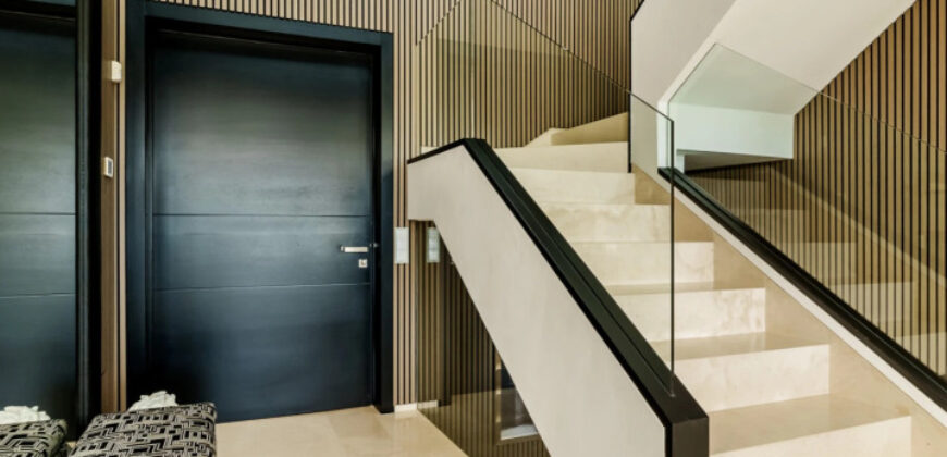 Modern Masterpiece with Prime Location in Nueva Andalucía