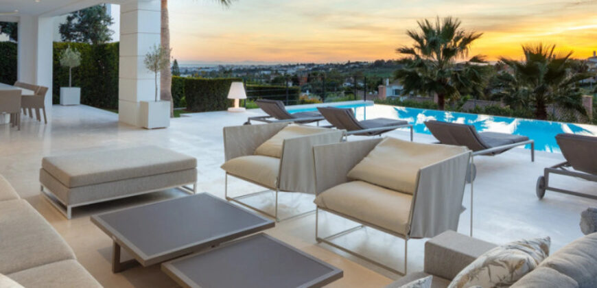 Modern Masterpiece with Prime Location in Nueva Andalucía