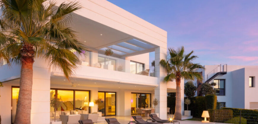 Modern Masterpiece with Prime Location in Nueva Andalucía