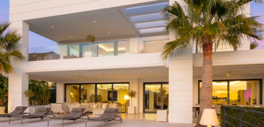 Modern Masterpiece with Prime Location in Nueva Andalucía