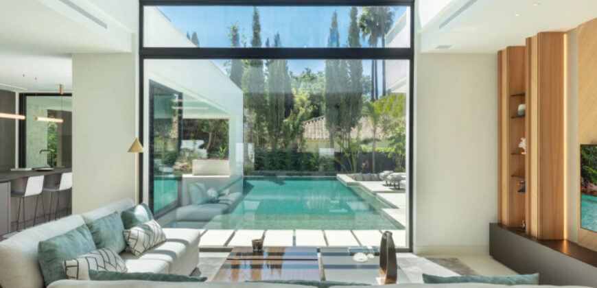 Modern Villa in Las Brisas