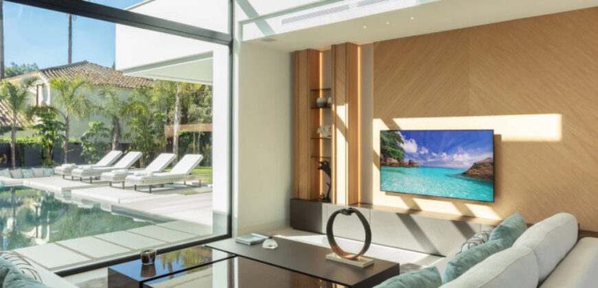 Modern Villa in Las Brisas