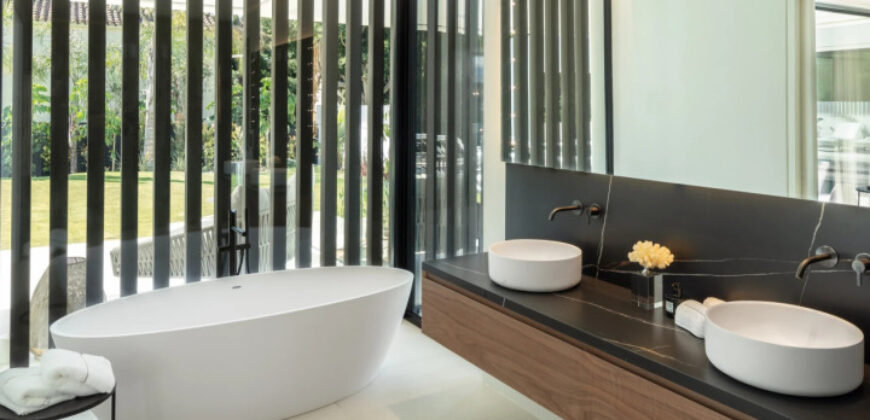 Modern Villa in Las Brisas